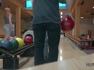 Hunt4k. tur fucker organizes wonderful plocka upp i bowling plats