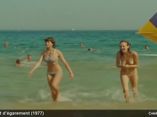Remaja aktris agnes soral telanjang dada dan basah lihat melalui celana dalam adegan
