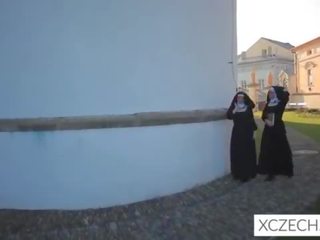 Bizzare kjønn video med catholic nonner! med monster!