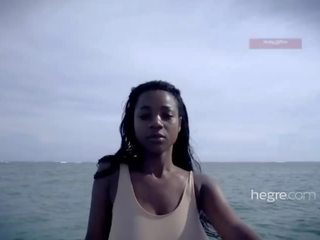Kiky rucker büyük tüysüz femme fatale caribbean klips