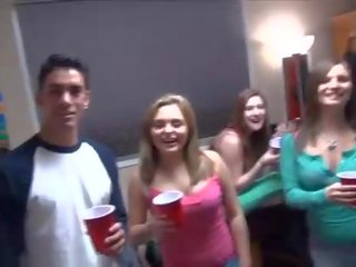 Elite università festa con molto ubriaco alunni