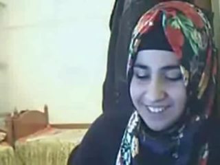 Clip - hijab darling showing bokong on web kamera