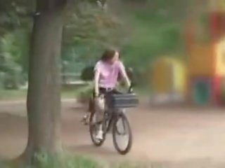 Japansk datter masturbated mens ridning en specially modified x karakter video bike!