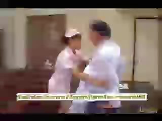 ريو الآسيوية نموذج هل اللسان و يحصل على ل حار بوضعه تجميل الوجه