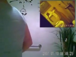 Spionering kamera i bad av asiatisk cafe i socal