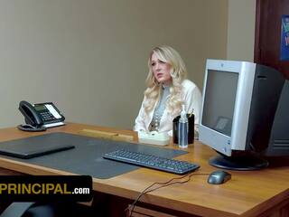 Perv principal - varmt blond milf blir henne full-blown fitte knullet dyp av desiring principal