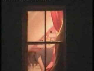 Attractive model i kapuri lakuriq në të saj dhomë nga një dritare peeper