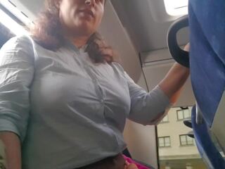 Voieur seduces milf pentru suck&jerk lui membru în autobus: amator sex film ispravă. expressiagirl