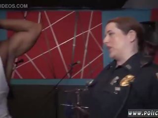Lezbike polic oficer dhe angell verë polic seks simultan i gjallë kapëse