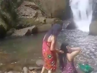 Owadan girls having bath daşda, mugt kirli film 6d