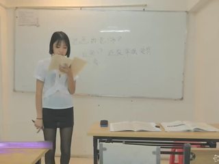 淫钰儿唯一部露脸剧? 视频老师裸体上课在教室自? ?HD