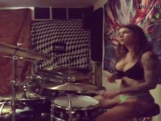 Felicity feline drums în ei lenjerie de corp la acasă