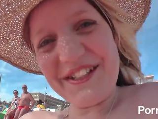 Cô gái tóc vàng dâm dục đồng euro thiếu niên thủ dâm và mất nó lên các ass bên bể bơi