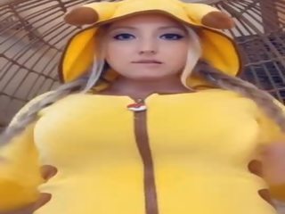 Lactante loira tranças tranças pikachu é uma merda & spits leite em enorme mamas ressalto em dildo snapchat x classificado clipe clipes