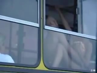 Viešumas indecency apie as autobusas tai sunkus į viršų pora doesnt duoti a šūdas (amateur pagrindinis mama motina milf senelė lauke nuleidimas madmaxxx )