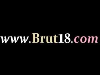 유명한 brunett 아시아의 과 stupendous 입