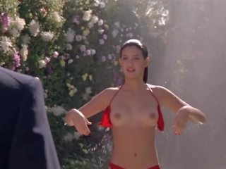 עירום הסלב phoebe cates ב אדום פלרטטנית ביקיני