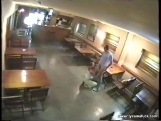 Sicherheit kamera fängt pärchen im bar