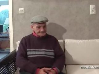 FFM Two french brunette sharing an old man penis of Papy Voyeur