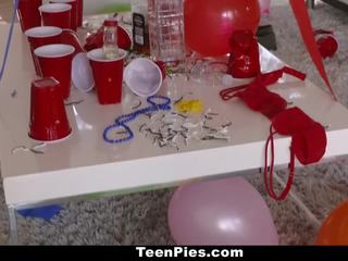 Teenpies - מכללה נוער creampied ב מסיבה