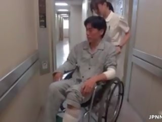 魅力的 アジアの 看護師 行きます クレイジー