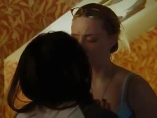 Megan rebane & amanda seyfried täis lesbid stseen